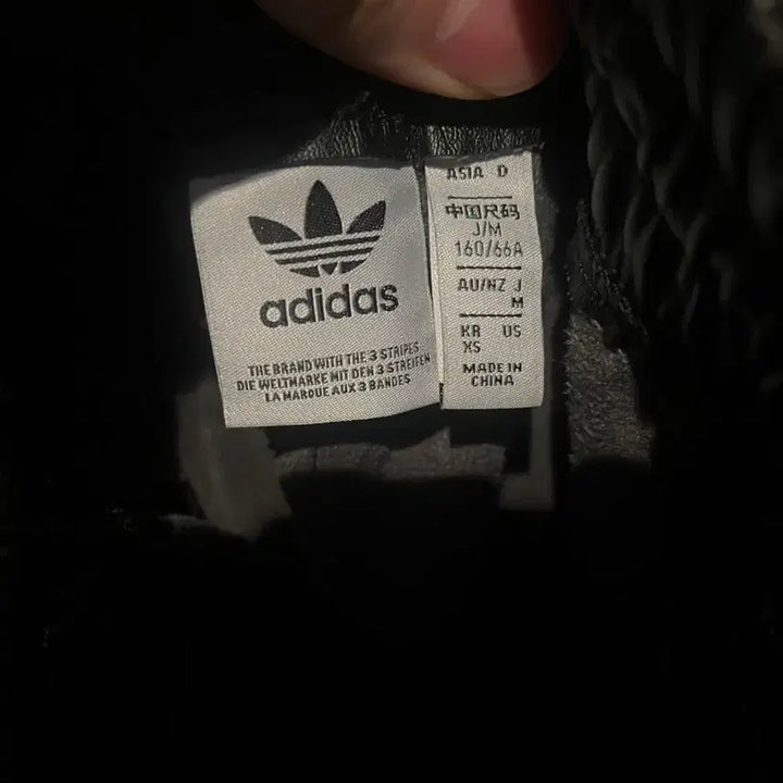 [BUNJANG] Adidas Leather Style Pants / 아디다스 블랙 레더 스타일 바지(반바지 가능)