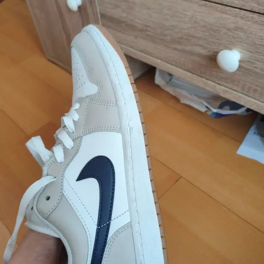 [BUNJANG] Nike Air Jordan 1 Low White Gray 250 Sneakers / 나이키 에어 조던 1 로우 화이트 그레이 250
