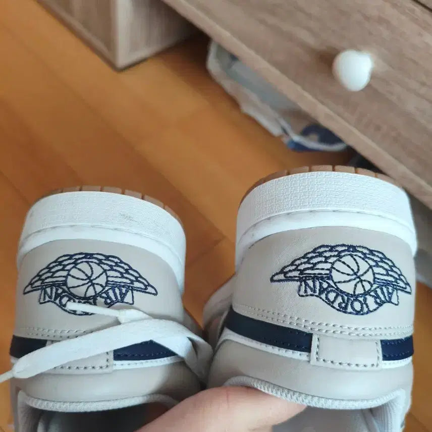 [BUNJANG] Nike Air Jordan 1 Low White Gray 250 Sneakers / 나이키 에어 조던 1 로우 화이트 그레이 250