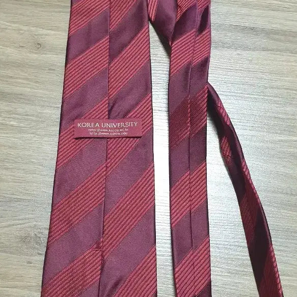[BUNJANG] Korea University Crimson Stripe Tie / 고려대 크림슨색 스트라이프 넥타이