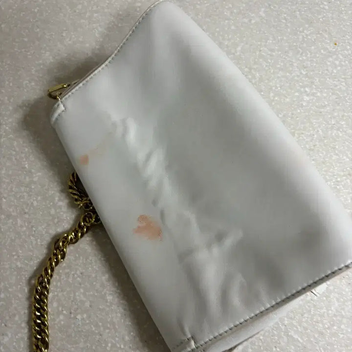[SOLD OUT] 알렉산더맥퀸 화이트 스토리백 (오염)