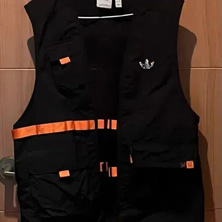 [SOLD OUT] 아디다스 블랙 오렌지 포인트 조끼