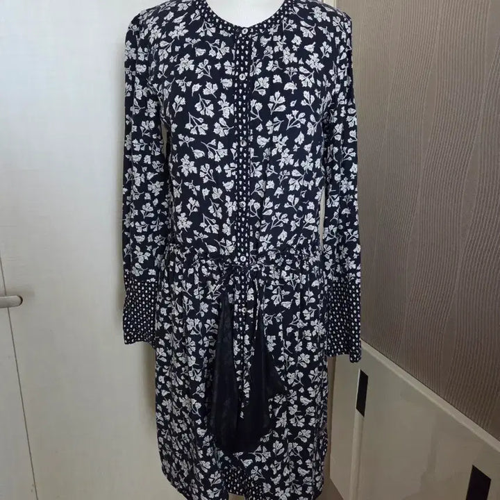 [BUNJANG] Thursday Island Cotton Navy Floral Midi Dress / 써스데이 이일랜드 순면 플라워 패턴 네이비 원피스 55