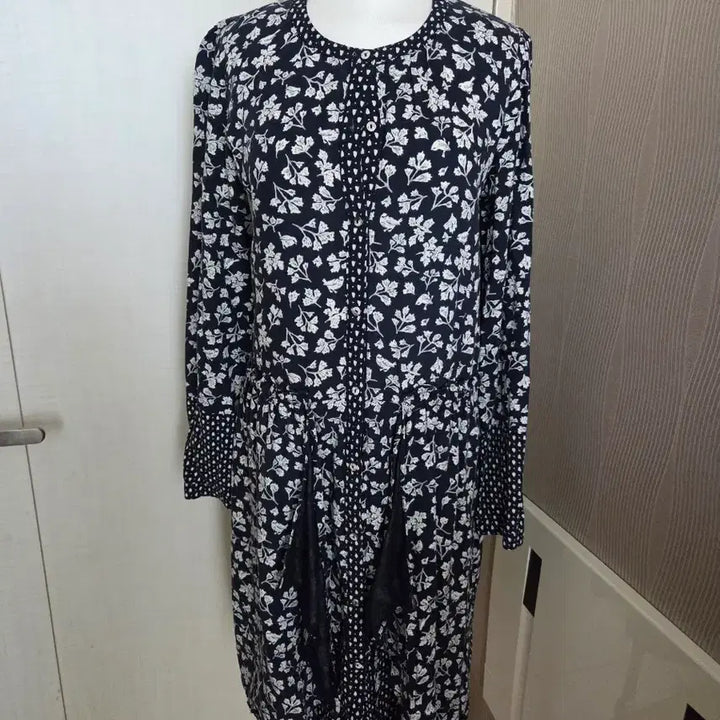 [BUNJANG] Thursday Island Cotton Navy Floral Midi Dress / 써스데이 이일랜드 순면 플라워 패턴 네이비 원피스 55