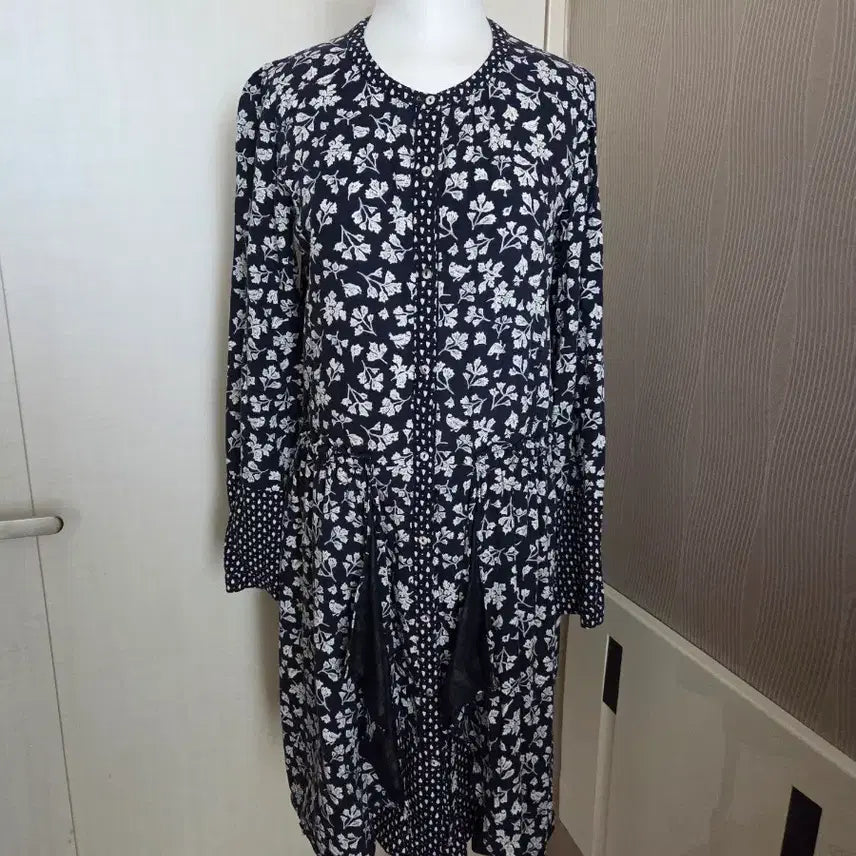 [BUNJANG] Thursday Island Cotton Navy Floral Midi Dress / 써스데이 이일랜드 순면 플라워 패턴 네이비 원피스 55