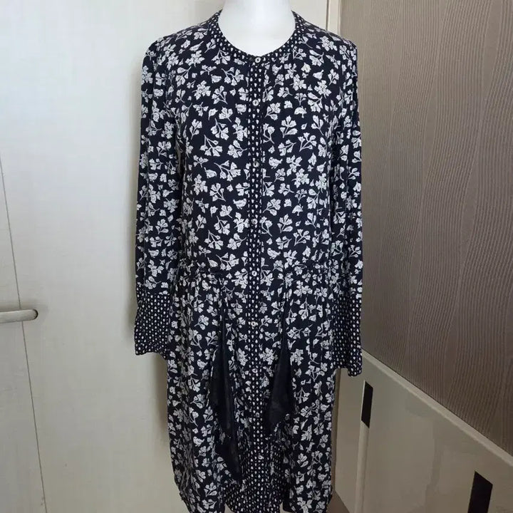 [BUNJANG] Thursday Island Cotton Navy Floral Midi Dress / 써스데이 이일랜드 순면 플라워 패턴 네이비 원피스 55