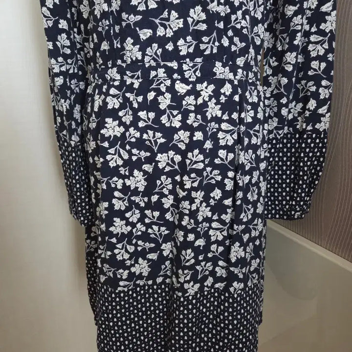 [BUNJANG] Thursday Island Cotton Navy Floral Midi Dress / 써스데이 이일랜드 순면 플라워 패턴 네이비 원피스 55