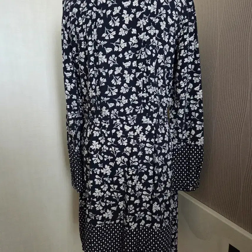 [BUNJANG] Thursday Island Cotton Navy Floral Midi Dress / 써스데이 이일랜드 순면 플라워 패턴 네이비 원피스 55