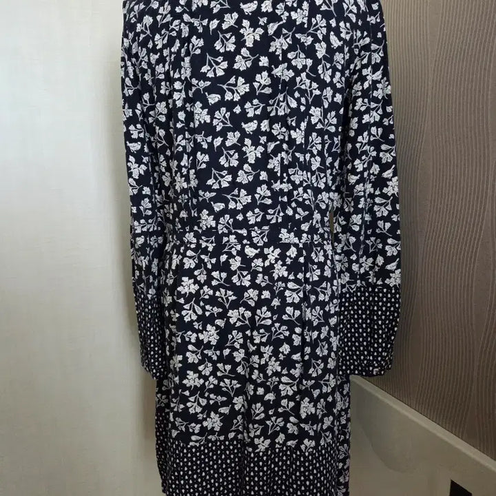 [BUNJANG] Thursday Island Cotton Navy Floral Midi Dress / 써스데이 이일랜드 순면 플라워 패턴 네이비 원피스 55