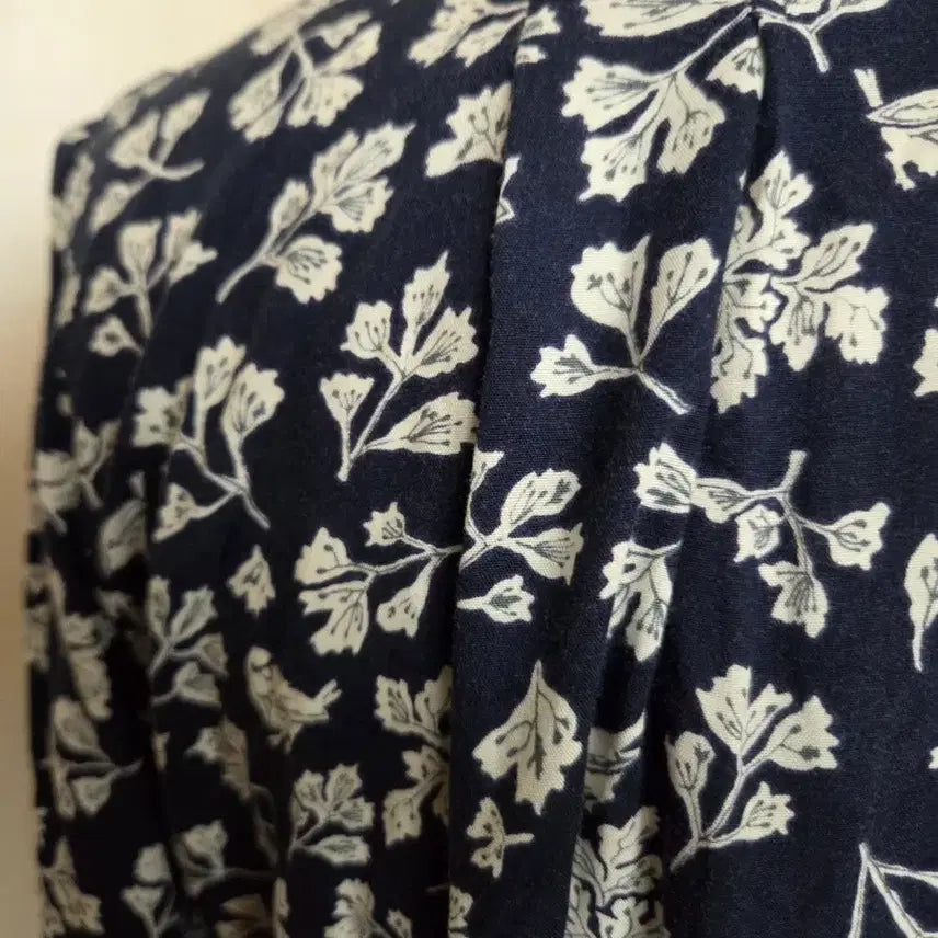 [BUNJANG] Thursday Island Cotton Navy Floral Midi Dress / 써스데이 이일랜드 순면 플라워 패턴 네이비 원피스 55