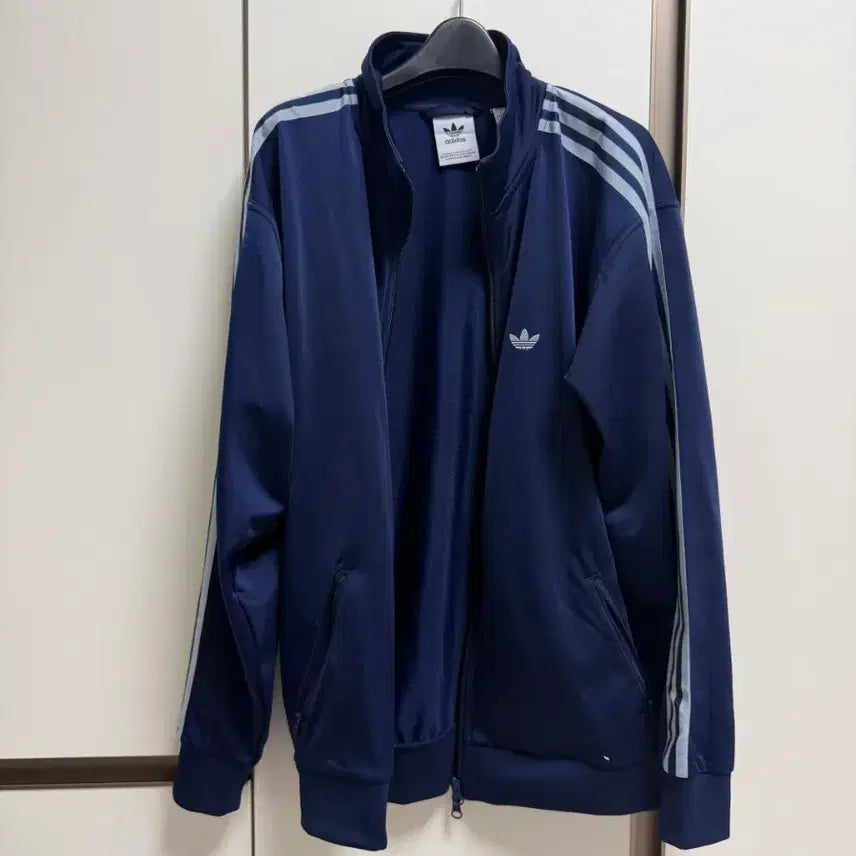 [SOLD OUT] [1번착용한새제품무방] 정가 15만9천원 아디다스 정품 BB 트랙탑 XS