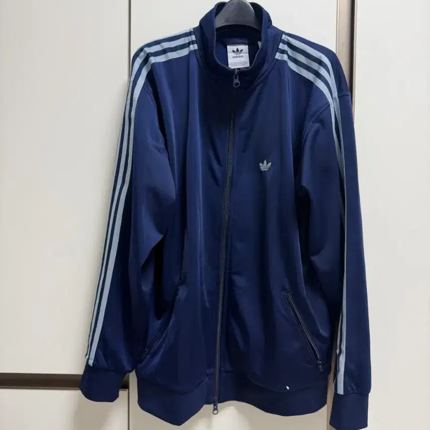 [SOLD OUT] [1번착용한새제품무방] 정가 15만9천원 아디다스 정품 BB 트랙탑 XS