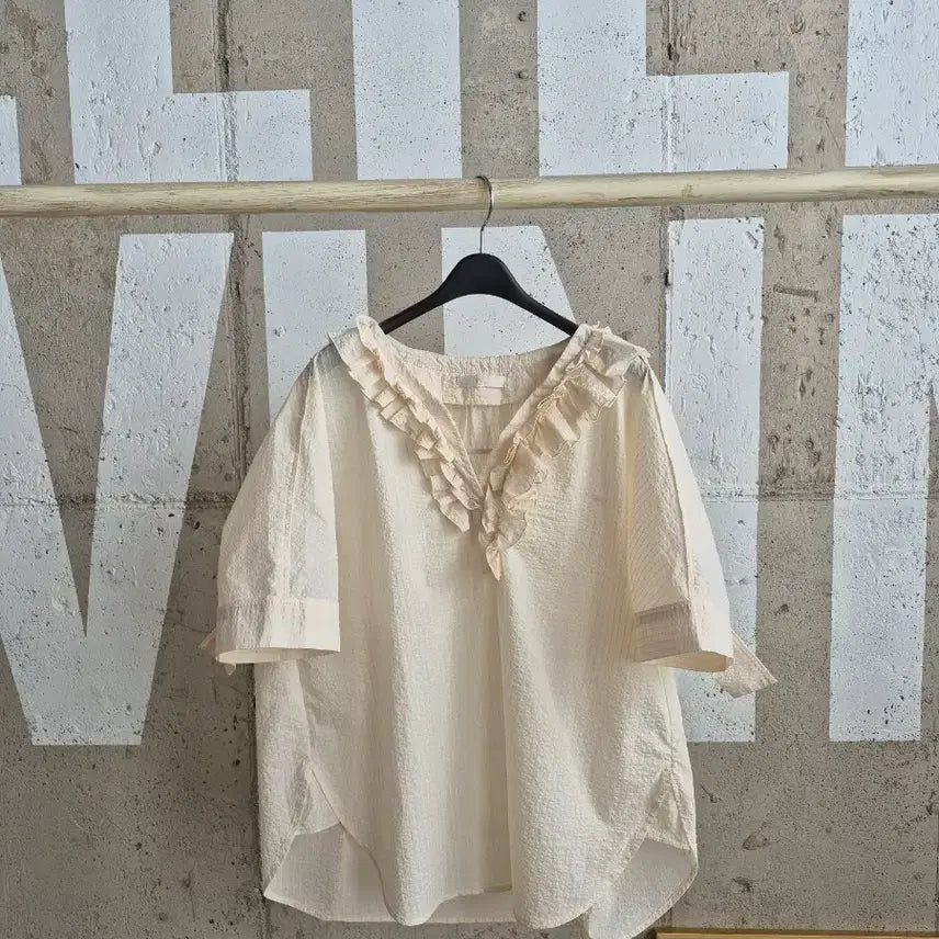 [SOLD OUT] EnC 프릴 지지미 반팔 블라우스