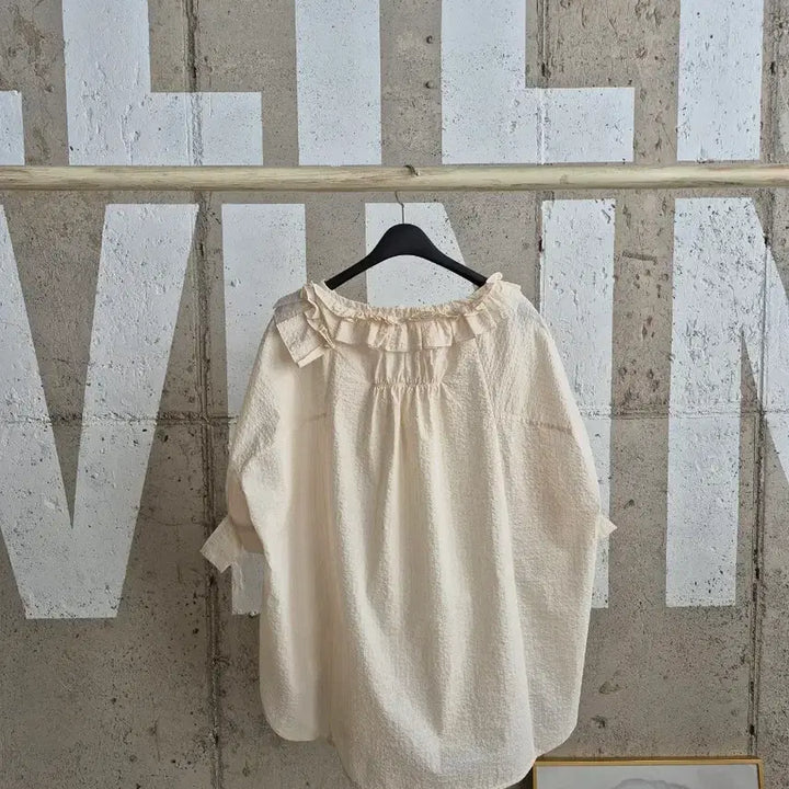 [SOLD OUT] EnC 프릴 지지미 반팔 블라우스