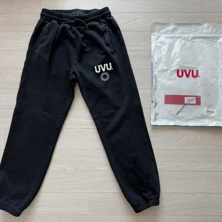 [SOLD OUT] UVU 인시그니아 스웨트팬츠 블랙