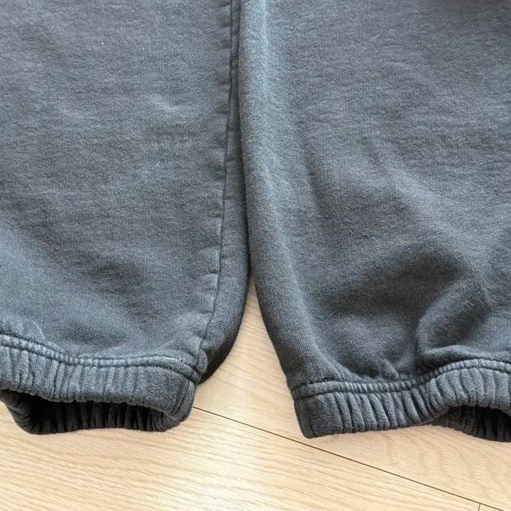 [SOLD OUT] UVU 인시그니아 스웨트팬츠 블랙