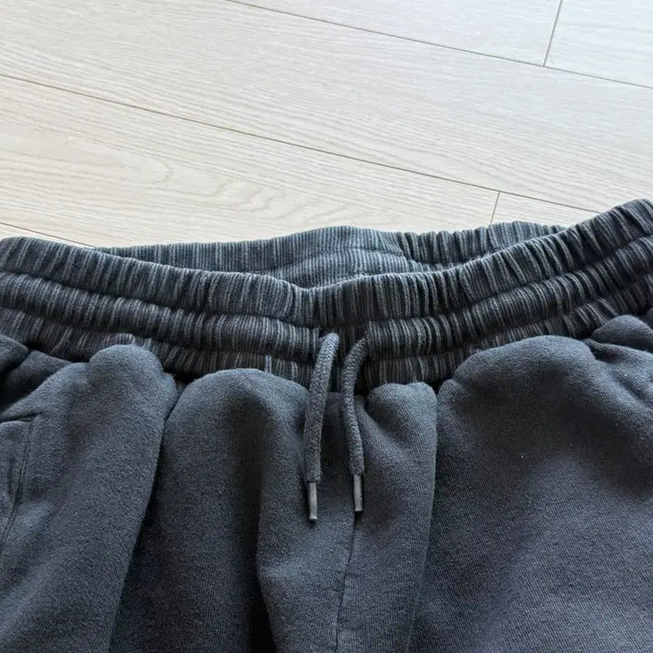 [SOLD OUT] UVU 인시그니아 스웨트팬츠 블랙