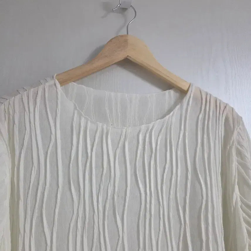 [BUNJANG] White Pleated Ruffled Blouse / 화이트 주름 셔링 블라우스