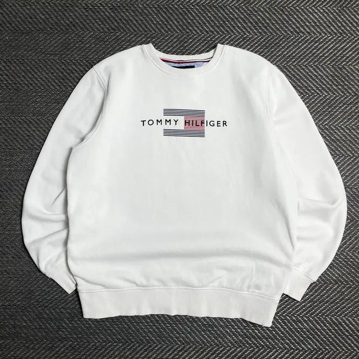[BUNJANG] Tommy Hilfiger Spellout Big Logo White Sweatshirt / 타미힐피거 스펠아웃 빅로고 화이트 맨투맨o 5345