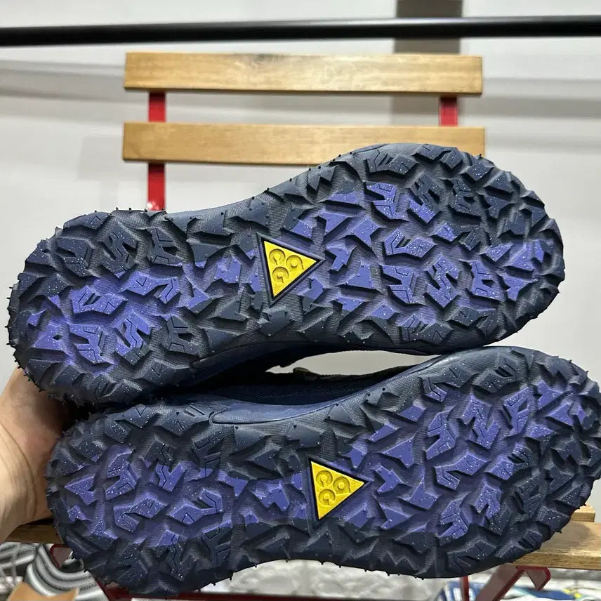[SOLD OUT] 285) 나이키 트레킹화 남성 남자 ACG 마운틴 플라이 로우 네이비
