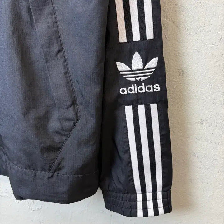 [BUNJANG] Adidas Lock-Up Windbreaker Black Jacket / [M] 아디다스 락업 윈드브레이커 블랙 바람막이