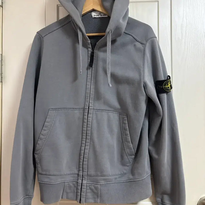 [SOLD OUT] 스톤아일랜드 그레이 후드집업