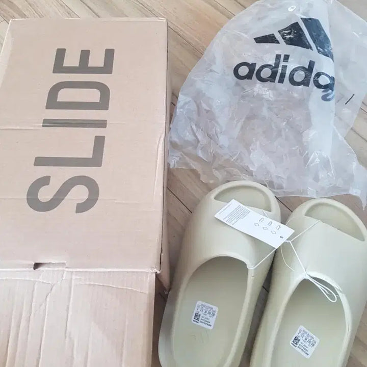 [BUNJANG] Adidas Slide Ivory 230mm Sandals / 아디다스 슬라이드 아이보리 새상품 230사이즈