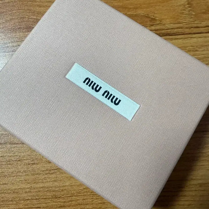 [BUNJANG] Miu Miu Matelassé Black Bifold Wallet / 미우미우 마테라쎄 반지갑 블랙