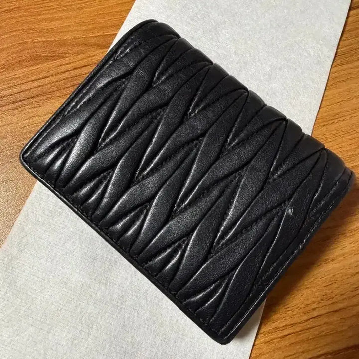 [BUNJANG] Miu Miu Matelassé Black Bifold Wallet / 미우미우 마테라쎄 반지갑 블랙