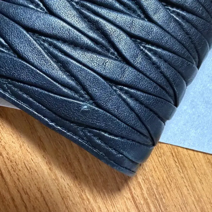 [BUNJANG] Miu Miu Matelassé Black Bifold Wallet / 미우미우 마테라쎄 반지갑 블랙