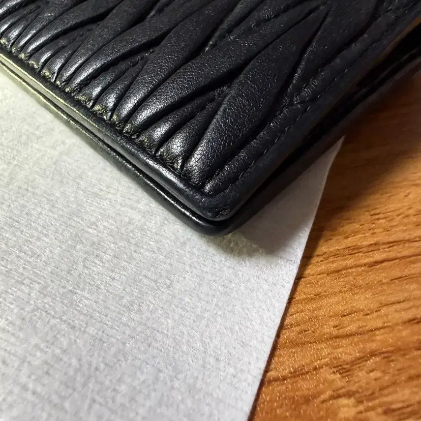 [BUNJANG] Miu Miu Matelassé Black Bifold Wallet / 미우미우 마테라쎄 반지갑 블랙