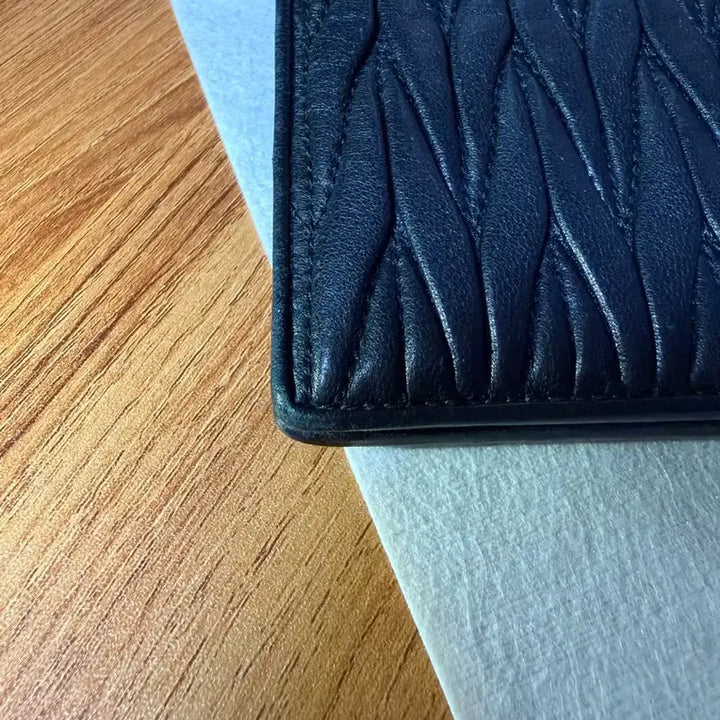 [BUNJANG] Miu Miu Matelassé Black Bifold Wallet / 미우미우 마테라쎄 반지갑 블랙
