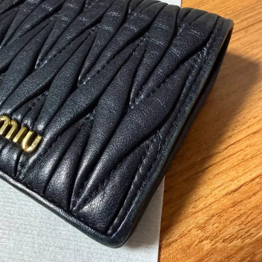 [BUNJANG] Miu Miu Matelassé Black Bifold Wallet / 미우미우 마테라쎄 반지갑 블랙