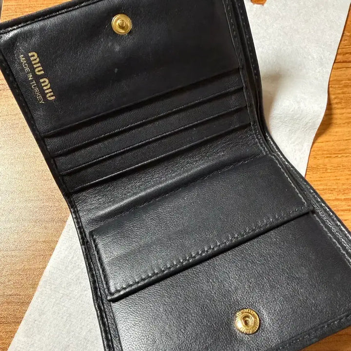 [BUNJANG] Miu Miu Matelassé Black Bifold Wallet / 미우미우 마테라쎄 반지갑 블랙