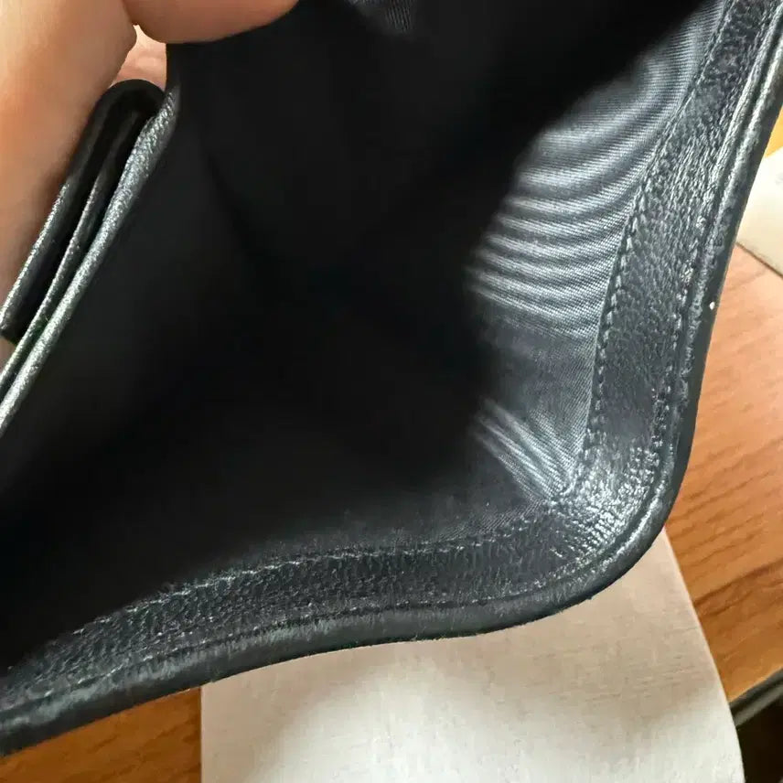 [BUNJANG] Miu Miu Matelassé Black Bifold Wallet / 미우미우 마테라쎄 반지갑 블랙