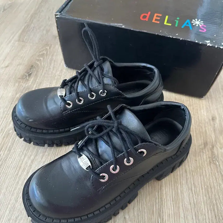 [SOLD OUT] Dolls Kill 옥스포드 청키플랫폼 245
