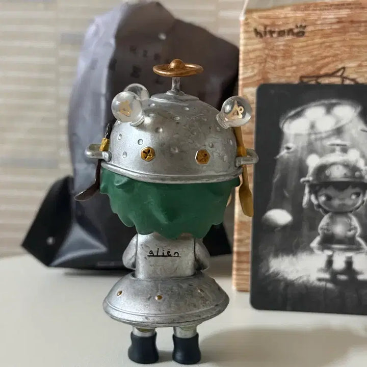 [BUNJANG] Hirono Alien Hideout Series Popmart Art Toy / 히로노 외계인 은신처 시리즈 팝마트 아트토이