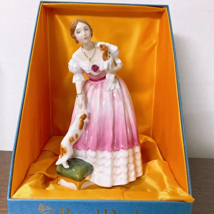 [BUNJANG] Royal Doulton Boxed Antique Figurine / 로얄덜튼 박스템 귀템피겨린