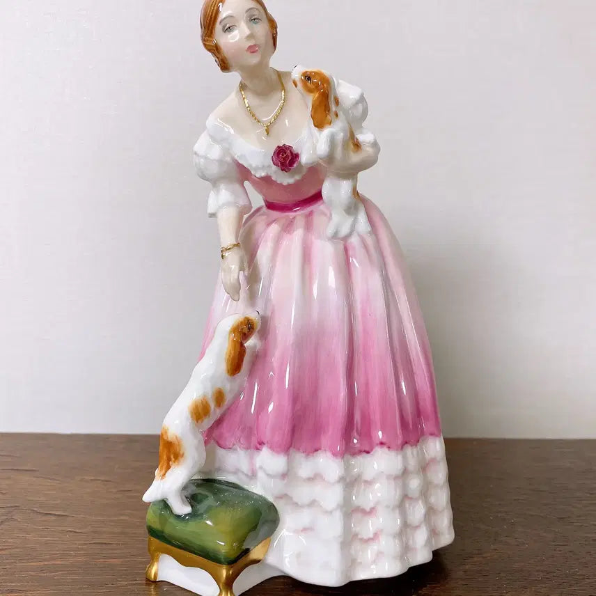 [BUNJANG] Royal Doulton Boxed Antique Figurine / 로얄덜튼 박스템 귀템피겨린