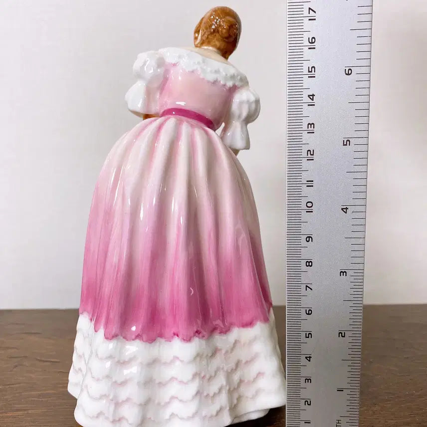 [BUNJANG] Royal Doulton Boxed Antique Figurine / 로얄덜튼 박스템 귀템피겨린