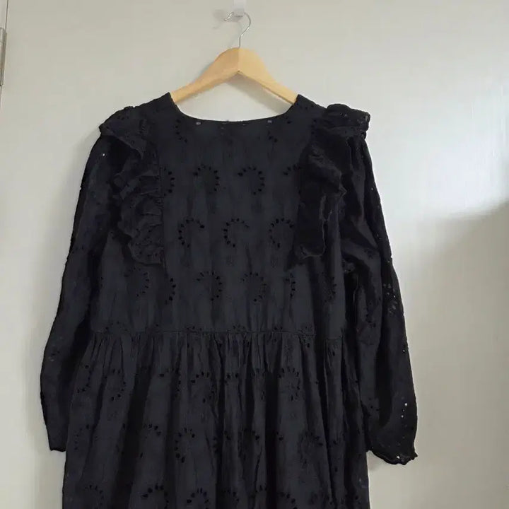 [BUNJANG] Black Lace Punching Long Dress / 블랙 레이스 펀칭 롱 원피스 임부복 가능