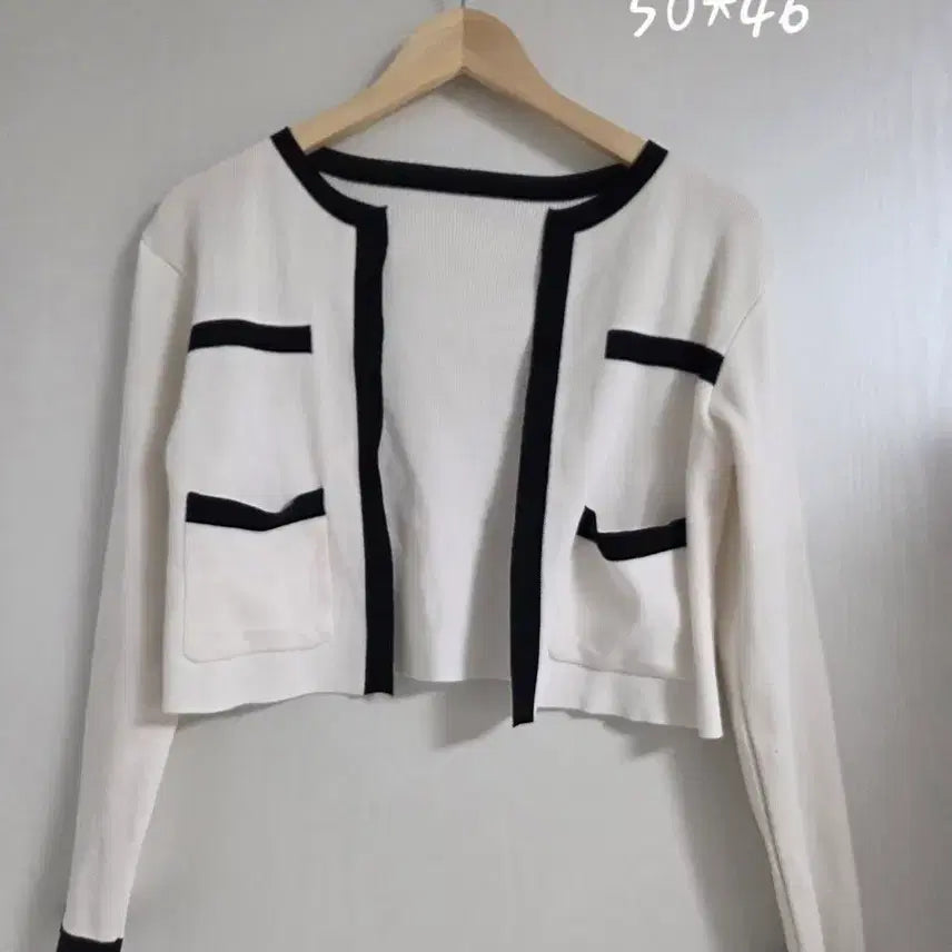 [BUNJANG] Ivory Color Block Crop Cardigan / 아이보리 배색 크롭 가디건