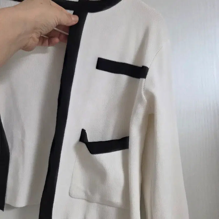 [BUNJANG] Ivory Color Block Crop Cardigan / 아이보리 배색 크롭 가디건