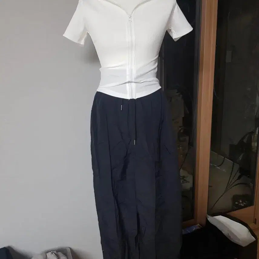 [BUNJANG] White Zip-up Short Sleeve T-Shirt and Black Wide Pants Set / 화이트 짚업 반팔티 + 블랙 와이드 팬츠 세트