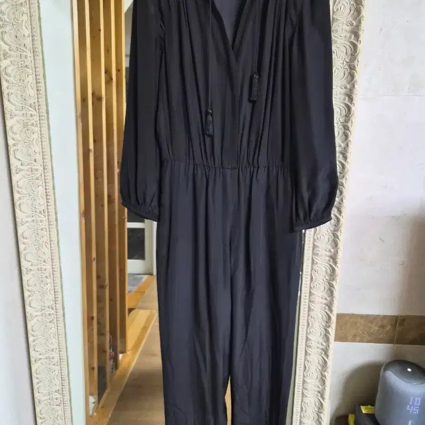[BUNJANG] Club Monaco Silk Black Jumpsuit / 클럽모나코 실크 100프로 블랙 점프수트
