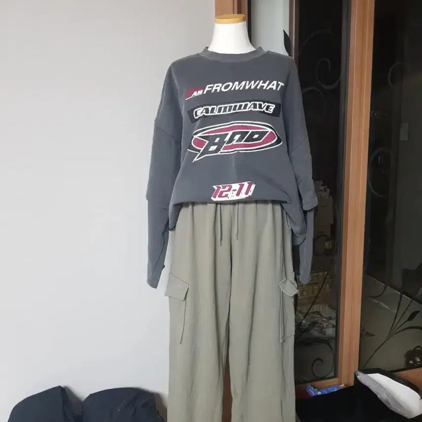 [BUNJANG] Fromwhat Gray Sweatshirt &amp; Khaki Cargo Jogger Pants Set / 프롬왓 맨투맨 + 카고 조거팬 세트