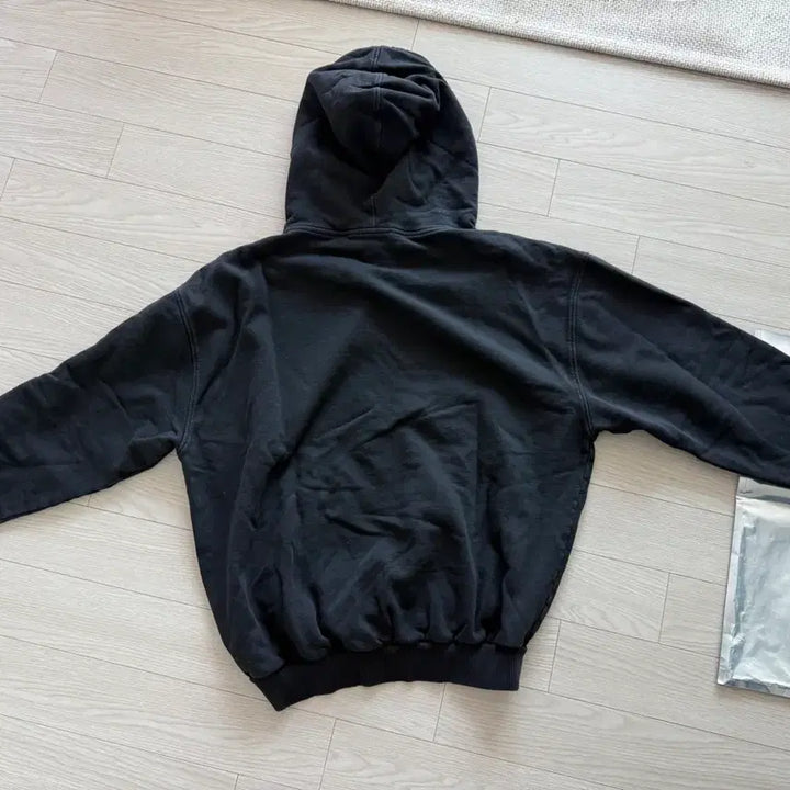 [SOLD OUT] UVU 인시그니아 후드 블랙