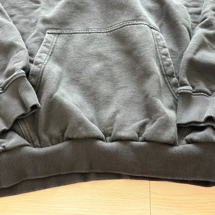 [SOLD OUT] UVU 인시그니아 후드 블랙