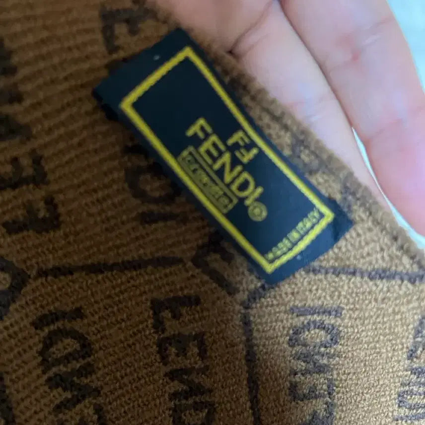[BUNJANG] Fendi FF Logo Brown Muffler / 펜디 FF 로고 브라운 머플러