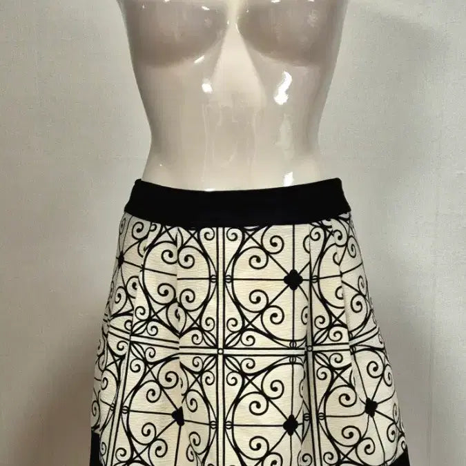 [BUNJANG] A-Line Pattern Skirt - Black/Ivory / 패턴 A라인 스커트 블랙/아이보리 55 426
